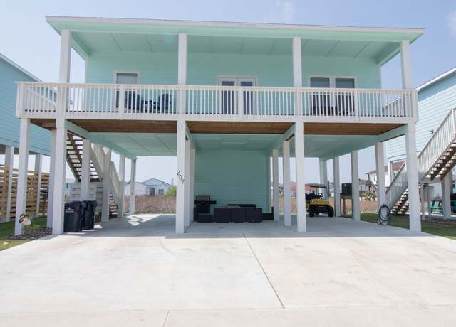 Property at 207 Paradise Dr, Rockport, TX 78382, 3 beds, 2 baths