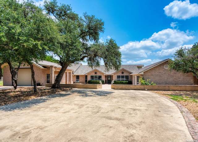 Property at 585 Oak Bend Dr, Bandera, TX 78003, 3 beds, 2 baths