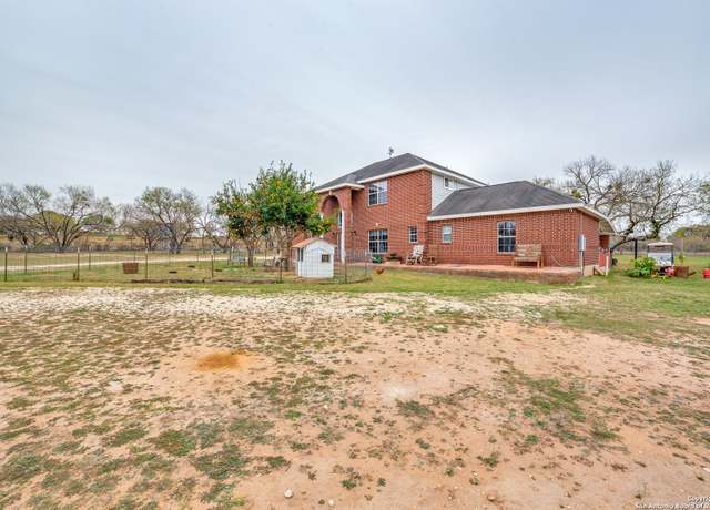 Property at 5980 Smith Rd, Von Ormy, TX 78073, 5 beds, 4.5 baths