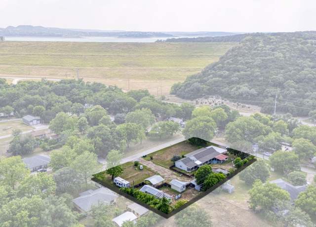Property at 511 Red Bird St, Canyon Lake, TX 78133, 8 beds, 6 baths