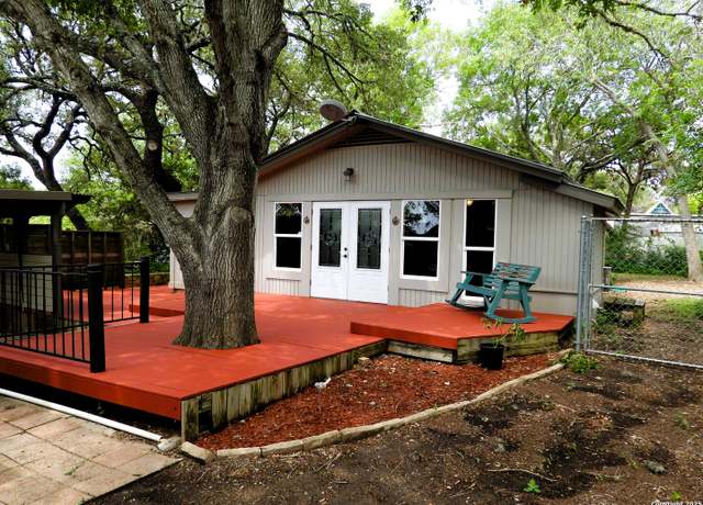 Property at 346 Rainbow Dr, Lakehills, TX 78063, 2 beds, 1.5 baths