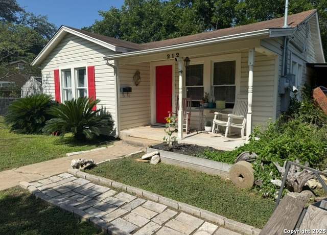 Property at 212 Duggan St, Seguin, TX 78155, 2 beds, 1 bath
