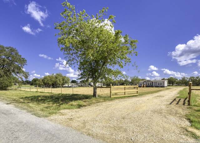 Property at 2722 Good Luck Rd, Seguin, TX 78155, 3 beds, 2 baths
