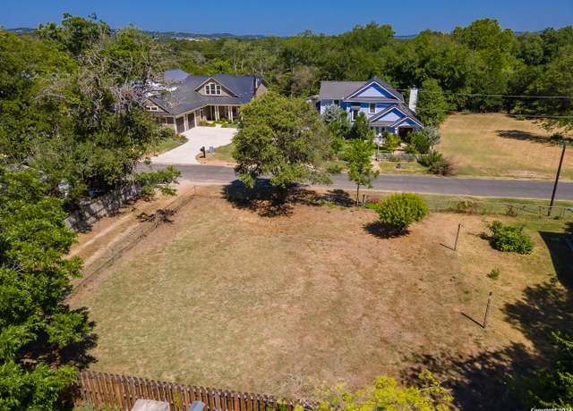 Property at 507 Irons St, Boerne, TX 78006
