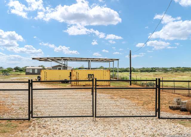 Property at 985 Cr 307, Jourdanton, TX 78026, 3 beds, 2 baths