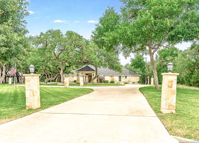 Property at 155 Spire Ln, New Braunfels, TX 78132, 5 beds, 3 baths