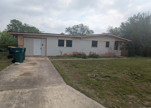Property at 104 Circle, Universal City, TX 78148, 3 beds, 2 baths