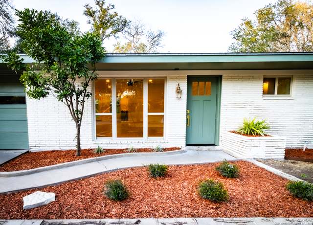 Property at 905 E Inez, Beeville, TX 78102, 3 beds, 2 baths