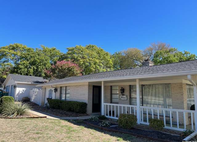 Property at 504 E Bandera, Boerne, TX 78006, 3 beds, 2 baths