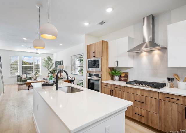 Property at 719 E Locust St #2102, San Antonio, TX 78212, 3 beds, 2.5 baths