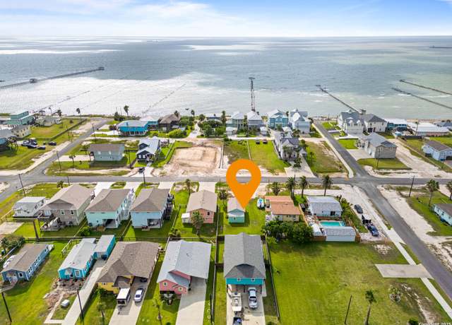Property at 1421 S Magnolia St, Rockport, TX 78382