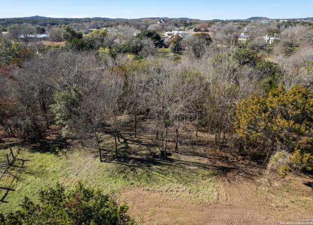 Property at 109 N Oak Bluff Blvd, Boerne, TX 78006