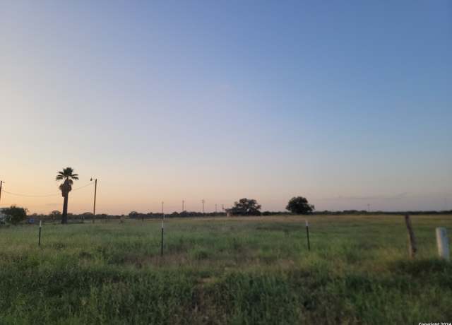 Property at 815 E FM 462, Moore, TX 78057