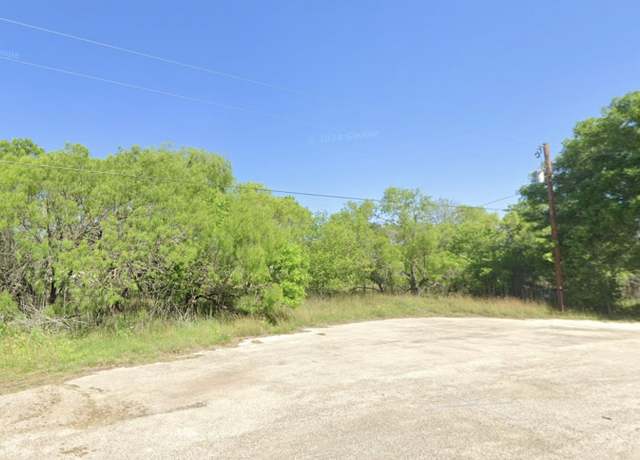 Property at 275 Fern Hollow Dr, Jourdanton, TX 78026-4801