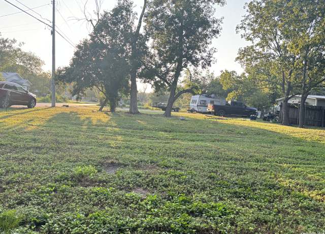 Property at 615 E Walnut St, Seguin, TX 78155