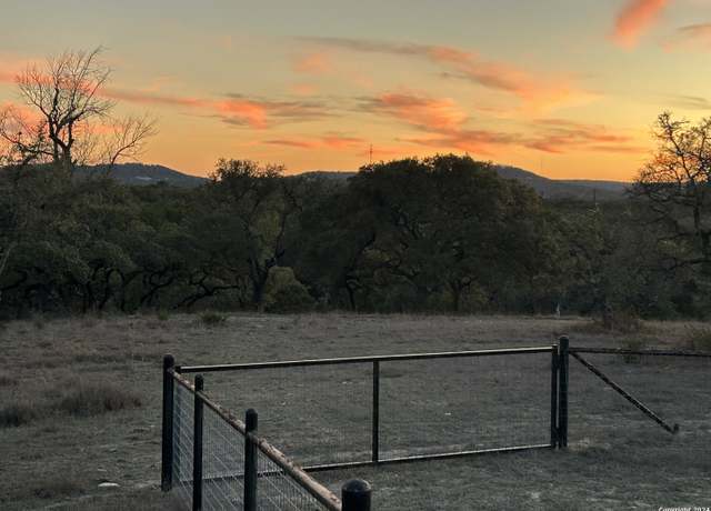 Property at 116 Poehnert Rd, Boerne, TX 78006