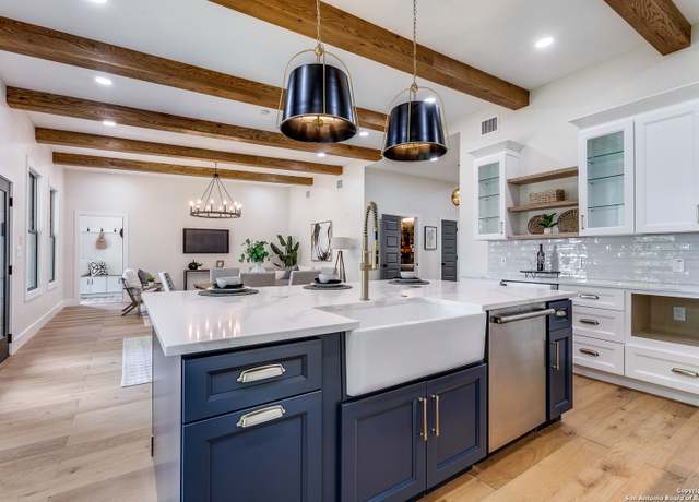 Property at 205 E Rische, San Antonio, TX 78204, 3 beds, 2.5 baths