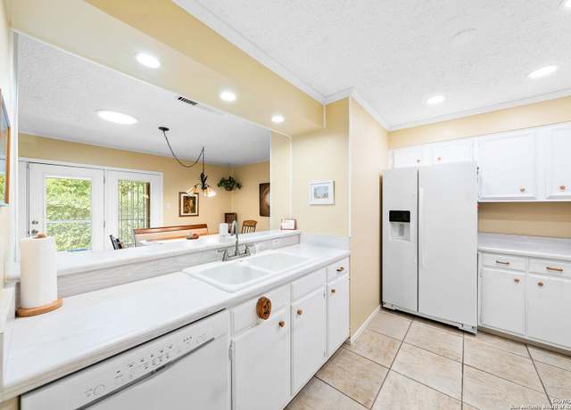 Property at 5007 Arbor Ridge Dr, San Antonio, TX 78228, 3 beds, 2 baths