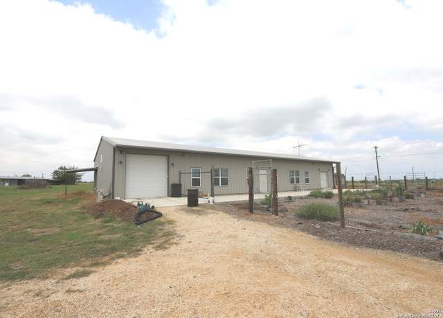 Property at 1221 N Santa Clara, Marion, TX 78124, 1 bed, 1 bath