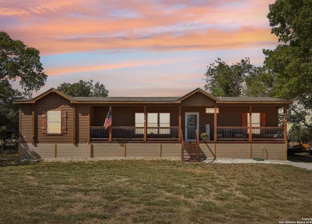 Property at 435 Chaparral Dr, Bandera, TX 78003, 3 beds, 2 baths