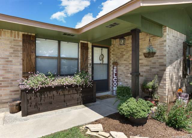 Property at 229 Blue Bonnet, Floresville, TX 78114, 2 beds, 1 bath