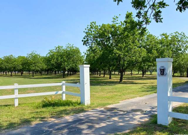 Property at 6 Collins Hill Rd, Lytle, TX 78052, 1 bed, 2 baths