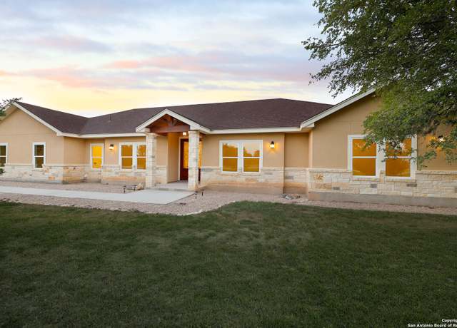 Property at 144 Vaquero Ct, Pipe Creek, TX 78063, 4 beds, 3.5 baths