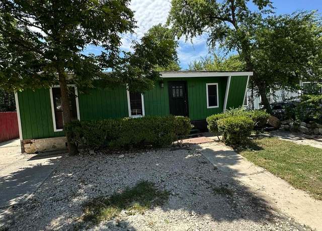 Property at 1030 W Wildwood, San Antonio, TX 78201, 2 beds, 1 bath
