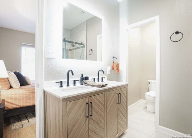 Property at 83 Chapel Hl #83, San Antonio, TX 78240, 3 beds, 2.5 baths