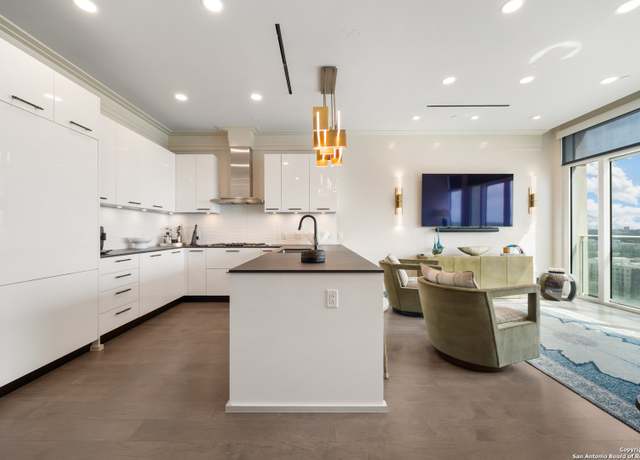Property at 123 Lexington Ave #1305, San Antonio, TX 78205, 2 beds, 2 baths