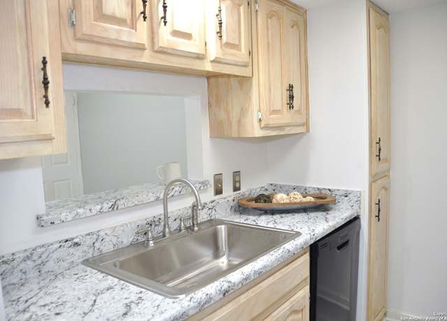 Property at 11843 Braesview #1012, San Antonio, TX 78213-4811, 1 bed, 1 bath