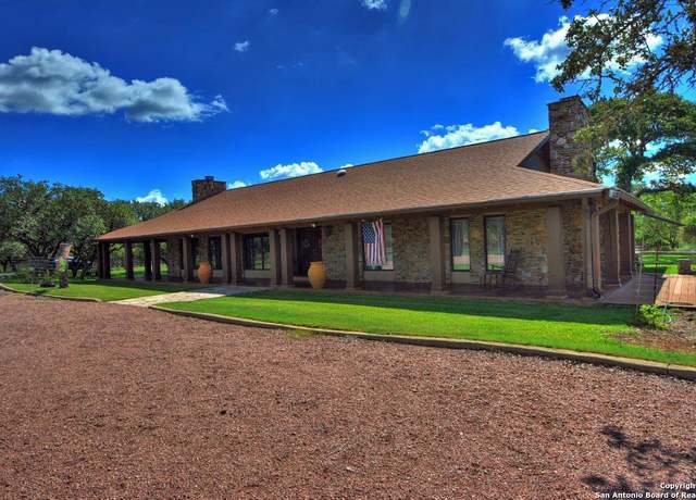 Property at 142 Four Bears Trl, Kerrville, TX 78028, 3 beds, 3 baths