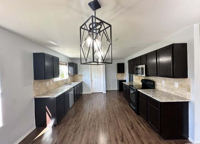 Property at 225 Bridge Xing, Cibolo, TX 78108, 4 beds, 2.5 baths