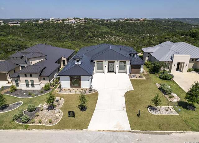 Property at 32 Mariposa Pkwy E, Boerne, TX 78006, 3 beds, 3.5 baths