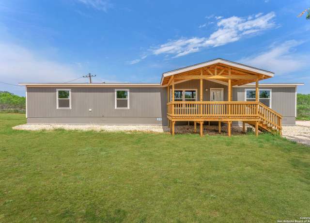 Property at 5839 County Road 422, Pleasanton, TX 78064, 4 beds, 2 baths