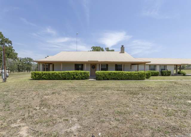 Property at 1941 Deer Trl, Floresville, TX 78114, 3 beds, 2 baths