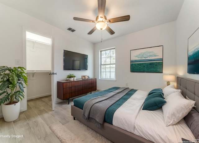 Property at 329 Cottage St, Kerrville, TX 78028, 3 beds, 2 baths