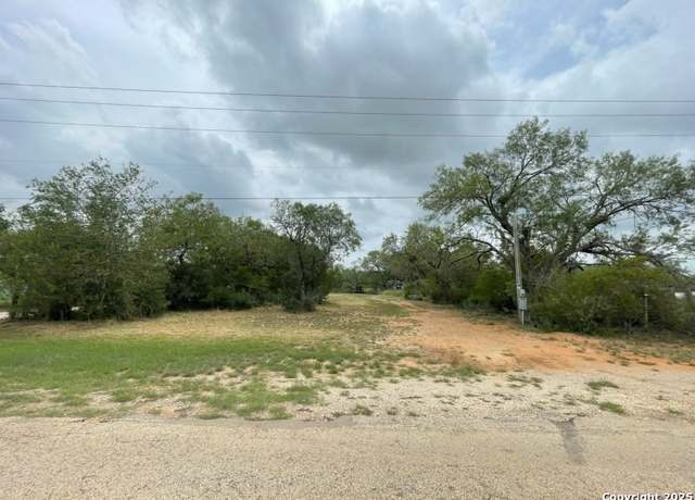 Property at 16002 Kilowatt Rd, Elmendorf, TX 78112