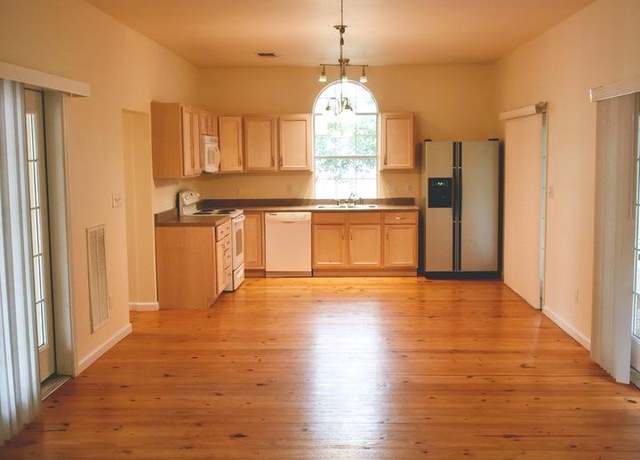Property at 602B 10th, Bandera, TX 78003, 2 beds, 2 baths