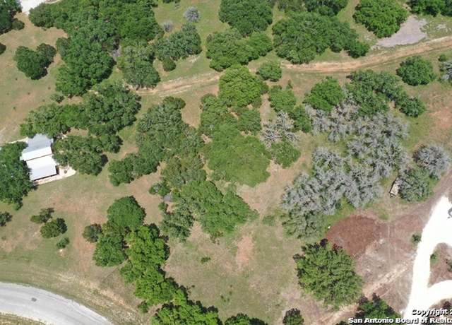 Property at 543 Buckskin Trl, Bandera, TX 78003