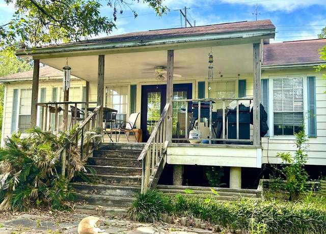 Property at 129 W High Line, TX 75862, 2 beds, 2 baths
