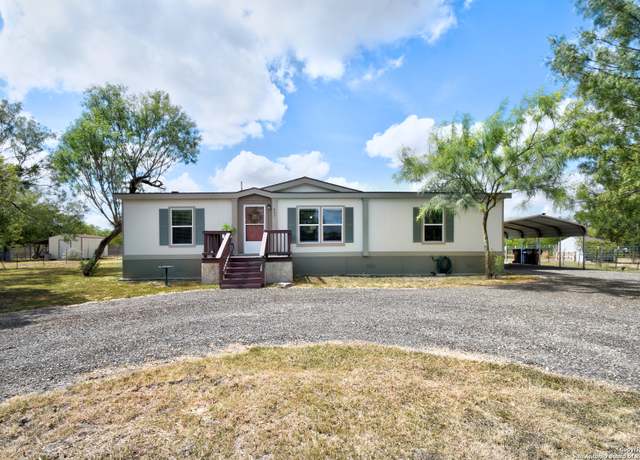 Property at 605 County Road 3821, San Antonio, TX 78253, 3 beds, 2 baths