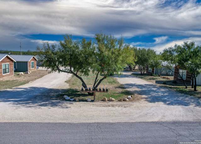 Property at 265 Uvalde Oaks Dr, Uvalde, TX 78801, 12 beds, 8 baths