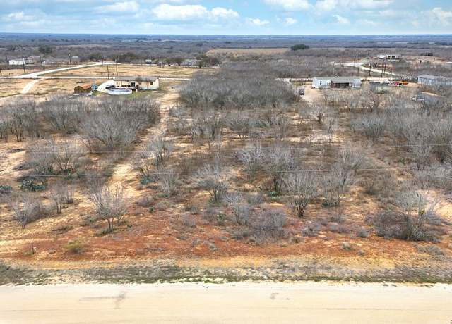 Property at 118 County Road 2666, Devine, TX 78016