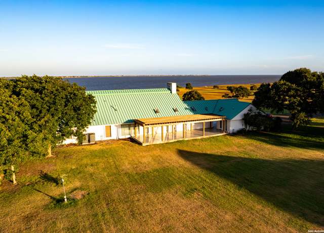 Property at 1005 Shoreline Ln, Port Lavaca, TX 77979, 5 beds, 6 baths