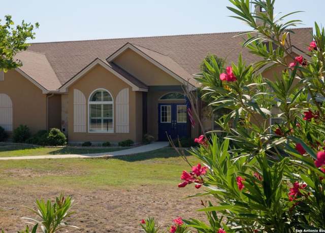 Property at 221 W Cypress Estates Pkwy, Ingram, TX 78025, 3 beds, 2 baths