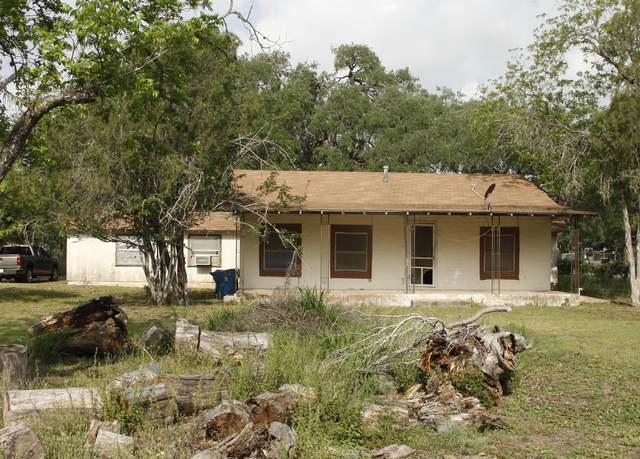 Property at 1413 Martin, Pleasanton, TX 78064, 3 beds, 2 baths