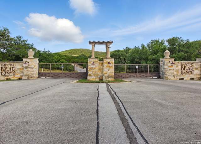 Property at 383 Pr 1712, Mico, TX 78056