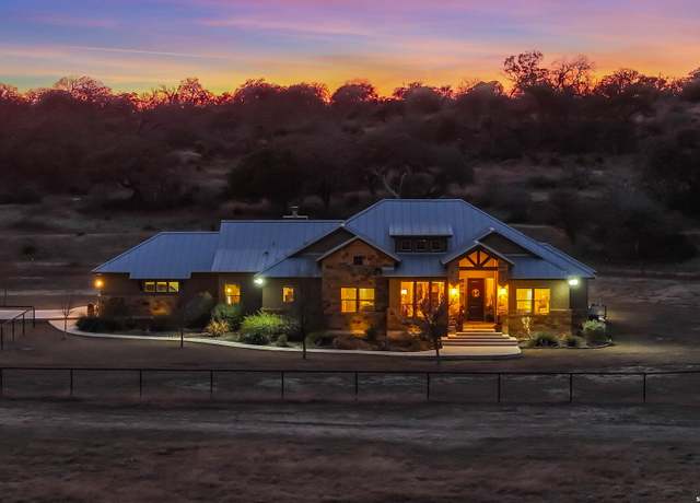 Property at 3065 Cypress Creek Rd, Comfort, TX 78013, 4 beds, 3.5 baths