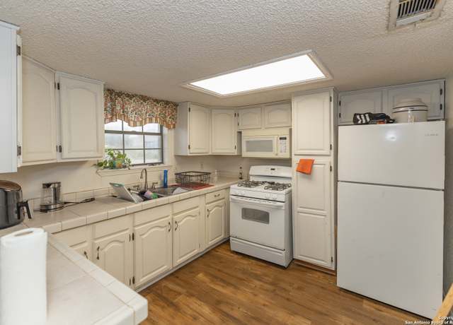 Property at 862 Avenue J, Poteet, TX 78065, 3 beds, 2 baths